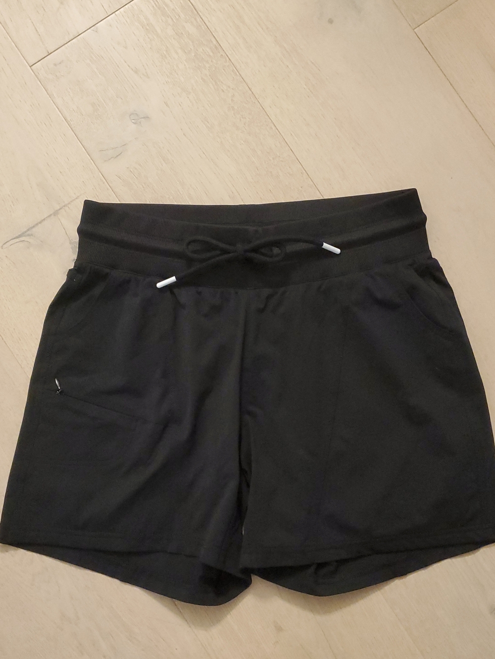 Zyia - Large NWT never worn dark black, wide/drawstring waist band pockets